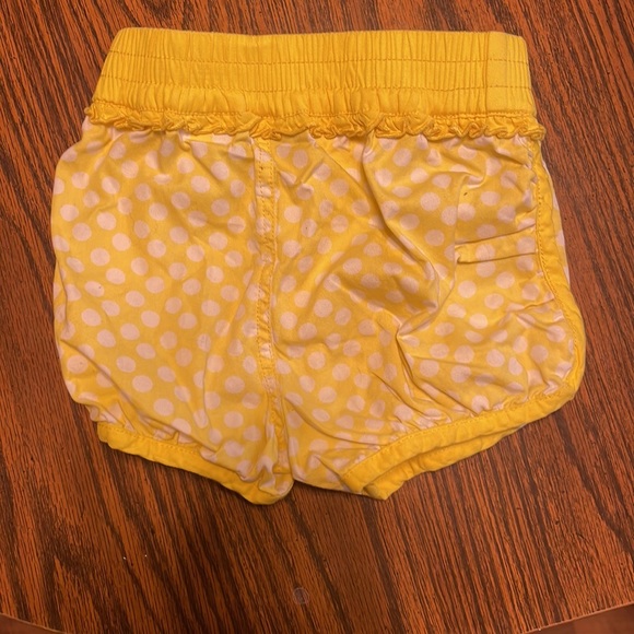 Girls 3t miniville yellow and white polka dot shorts - Picture 4 of 4